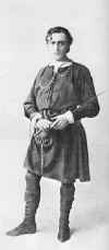 E. H. Sothern as Hamlet-Photo-B&W-Resized.jpg (42042 bytes)