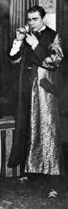 William Gillette as Sherlock Holmes-Photo-B&W-Resized.jpg (39804 bytes)
